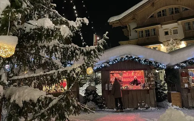Der Duft von Weihrauch, Vanillekipferl und Glühmost vermischt sich während der Adventszeit im Bergdorf Filzmoos mit den Klängen der Weisen Bläser und dem Geläut der Pferdeschlitten. | Foto: filzmoos.at