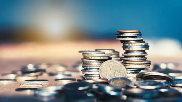 Die 22 Planstellen betrifft vor allem die Abteilungen Stadtplanung, Gesundheit, Jugend und Familie, Baurecht und Gewerberecht, Klima- und Umweltschutz, Entsorgung sowie Straßenbau und Verkehr. Konkret reduziert sich der Stellenplan von 1.771 auf 1.749 Stellen (Symbolfoto) | Foto: stock.adobe.com/at/Wisut