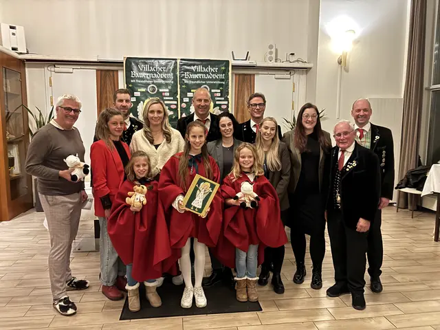 Die gesamte Jury gemeinsam mit dem Christkind und den beiden Hauptengerln. | Foto: MeinBezirk.at