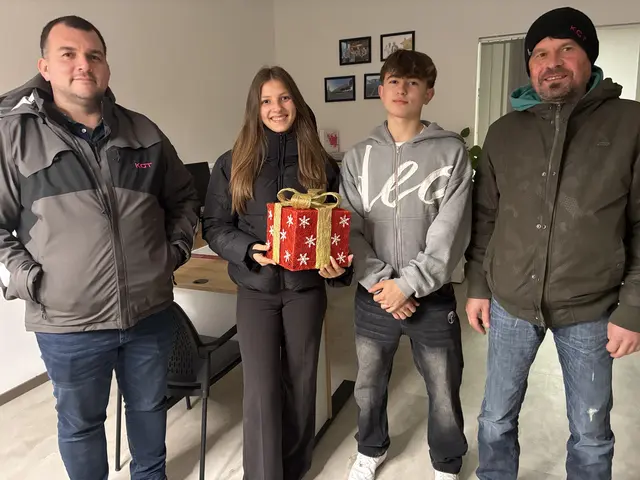 Ein Teil des Teams von KGT Elektrotechnik Pammer: Gernot Strini, Analena Friesinger, Fabian Pachler und Jürgen Kantz | Foto: Anna Maria Kaufmann