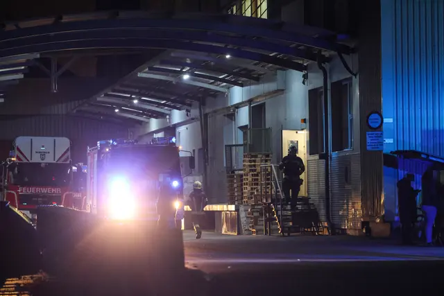 In einem Unternehmen im Welser Stadtteil Lichtenegg hatte ein Brandmelder Alarm geschlagen – in einer Anlage konnte ein Feuer lokalisiert werden. | Foto: laumat.at