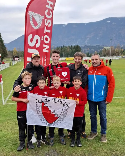 Mit der Anschaffung des Defibrillators wird gezielt in die Sicherheit auf der Sportanlage investiert. | Foto: ATUS Nötsch