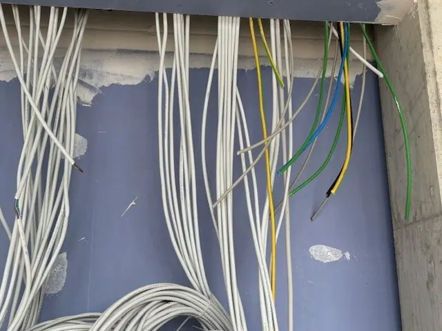 Kabelleitungen wurden von Tätern durchtrennt. | Foto: Stadt Krems