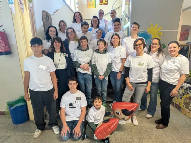 Schüler und Lehrer der Sonderschule Hopfgarten am Tag der offenen Tür. | Foto: Eberharter