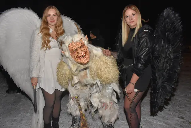 Ein heißer Abend mit den Burg Dämonen aus Windhaag bei Perg und den Oast Teifin aus Perg-Pregarten begeisterte Besucher-Massen aus dem ganzen Bezirk im Sportzentrum Pabneukirchen.  | Foto: Zinterhof