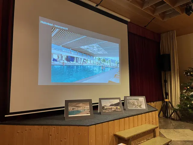 Die Vorschläge: Eine Nutzung des alten Wave-Areals und eine Aktivierung des Sportbeckens oder einen Neubau auf dem dortigen Areal.  | Foto: Barbara Fluckinger