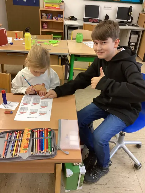 Auch als Lehrer übten sich die eifrigen Schüler. | Foto: privat