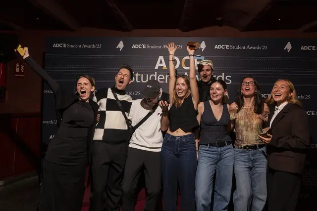 So sehen kreative Champions aus: Studierende der FH Salzburg feiern sieben Medaillen und den Young Star Award. | Foto: ADCE/xavi padrs