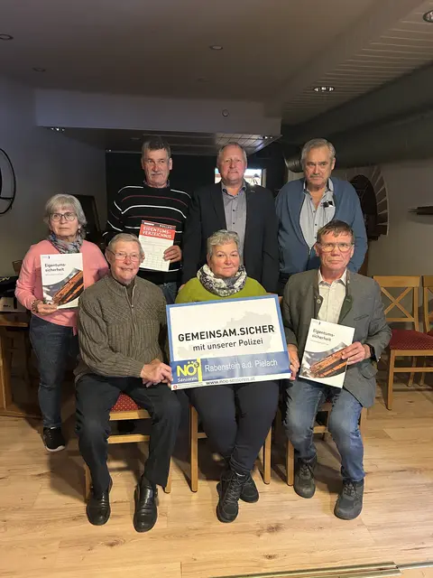 1. Reihe von links Ökonomierat Karl Egger, Josefa und Alois Karner (Obmann der Senioren)
2. Reihe von links: Christine und Franz Stückler, Kriminaldienstreferent Leopold Schweiger, Johann Stückler. | Foto: zVg. Leopold Schweiger, Kriminaldienstreferent