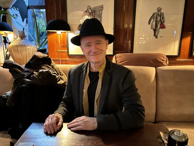 Ein schwarzer Hut, ausgefallene Hemden und stets ein Lächeln im Gesicht: Gernot Kranner freut sich auf die neue Herausforderung, unterschätze sie aber nicht. | Foto: Nathanael Peterlini/MeinBezirk