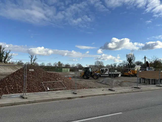 Die Vorbereitungen für das Fernbusterminal sind bereits am Laufen.  | Foto: Luca Arztmann/MeinBezirk