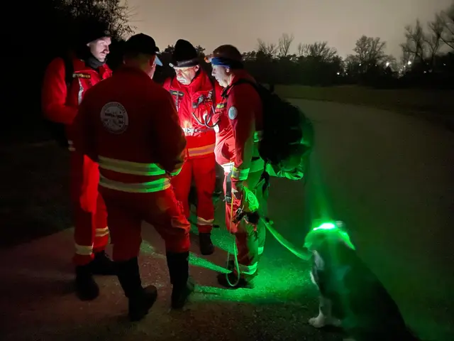 Auch in der Nacht bleiben die Teams aufmerksam und einsatzbereit. | Foto: zVg. Österreichische Rettungshundebrigade (ÖRHB)