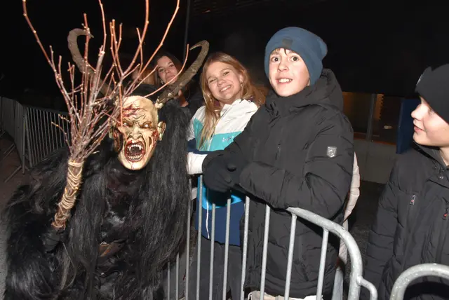 Ein heißer Abend mit den Burg Dämonen aus Windhaag bei Perg und den Oast Teifin aus Perg-Pregarten begeisterte Besucher-Massen aus dem ganzen Bezirk im Sportzentrum Pabneukirchen.  | Foto: Zinterhof