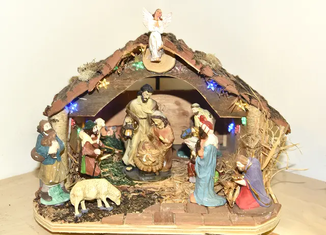 Einzigartige Krippen entstehen hier in reiner Handarbeit. | Foto: Herbert Schleich