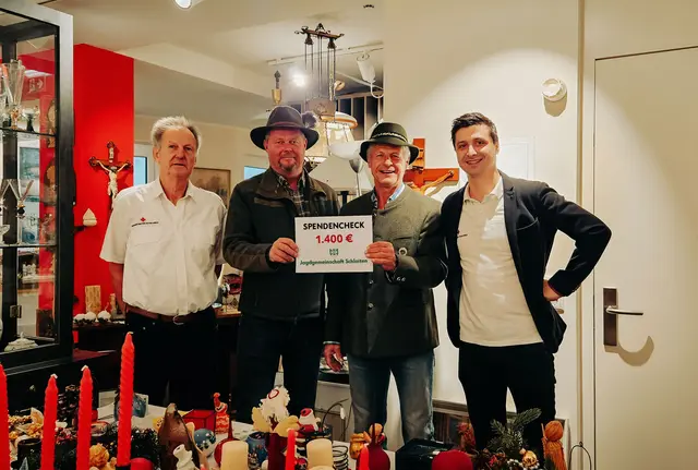 Bernhard Steiner, Robert Ingruber, Obmann Bernhard Tabernig und RK GF Alexander Perry. | Foto:  ÖRK Osttirol