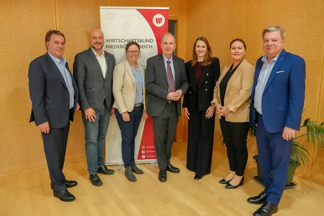 WKNÖ Präsident WBNÖ Landesgruppenobmann Wolfgang Ecker, Bezirksgruppenobmann Stv. Martin Fürndraht, Organisations- und Finanzreferentin Andrea Lautermüller, Bezirksgruppenobmann Erich Moser, Schriftführerin Natalie Scharschon, Finanzprüferin Ümmü Büyüktepe und Abgeordneter zum Nationalrat WBNÖ Direktor Harald Servus. | Foto: WBNOE