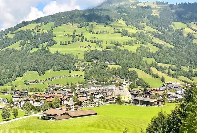 In den frühen Morgenstunden geriet eine Pkw-Lenkerin ins Schleudern auf der B170 bei Westendorf. | Foto: Kogler