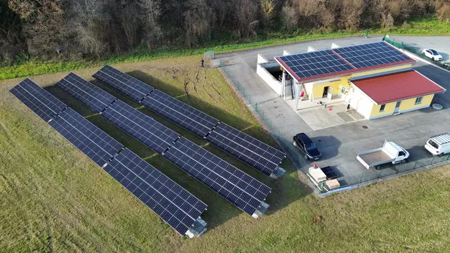 Die neue Photovoltaikanlage auf und neben der Kläranlage in Windigsteig | Foto: Lagerhaus Gmünd-Vitis