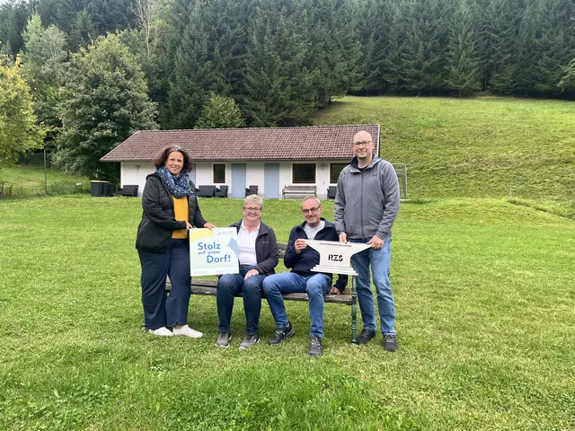 Marisa Fedrizzi, Bgm Gertraud Steinacher, Raimund Reichl und Obmann der Ramsauer Zukunftsschmiede Christoph Berger. | Foto: zVg. Dorf und Stadterneuerung