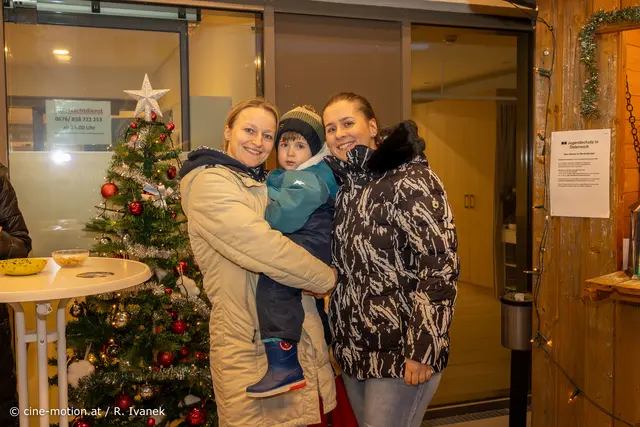 Spaß hatte auch das Pflegepersonal. Mit ihren Kindern brachten Sie zusätzlich Freude in die Gesichter der Bewohner. | Foto: www.cine-motion.at / Ivanek