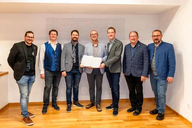 Bez. Kpm.Stv. Bernhard Fleißner, Bez. Kpm. DI(FH) Günther Stadler, Jurymitglied Bez. Kpm. Bezirk Gänserndorf Roland Haas, Jurymitglied Andreas Schöberl, Leiter der Musikschule Katzelsdorf-Lanzenkirchen, Juryvorsitzender Bez. Kpm. Bezirk Mistelbach Stefan Gottwald, Bez. Obmann Bernhard Hilbinger und Thomas Stiedl, Schriftführer-Stv. | Foto: Egon Fischer