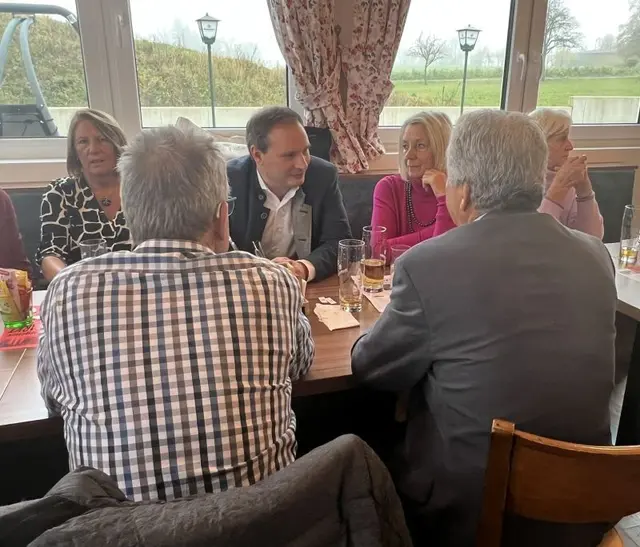 Im Gasthaus Samos in Stritzing gab es Wiener Schnitzerl und selbstgemachten Torten der Ortsbäuerinnen. | Foto: Gemeinde St. Georgen