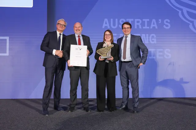 Stolze Sieger: KSV1870-CEO Ricardo-José Vybiral mit BHDT-Geschäftsführer Werner Kordasch , Eigentümervertreterin Julia Aichhorn und Geschäftsführer Michael Simml (v. l.) | Foto: Peroutka/DiePresse.