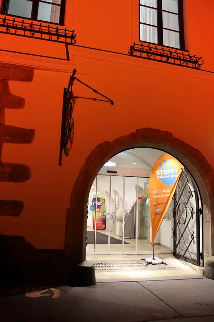 Im Rahmen der Kampagne werden auch prominente Gebäude in oranges Licht getaucht. | Foto: SI Club Klosterneuburg