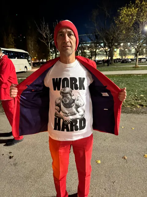 Christian Wolfmayr ist der Initiator der "Red Hot Chili Suits" und "Red Hot Austrian Fans" | Foto: Red Hot Chili Suits