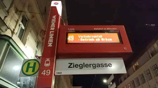 Ein Verkehrsunfall im Bereich Siebensterngasse/Neubaugasse im 7. Bezirk führt am Freitag zu einer größeren Störung auf zwei stark genutzten Öffi-Linien. | Foto: zVg
