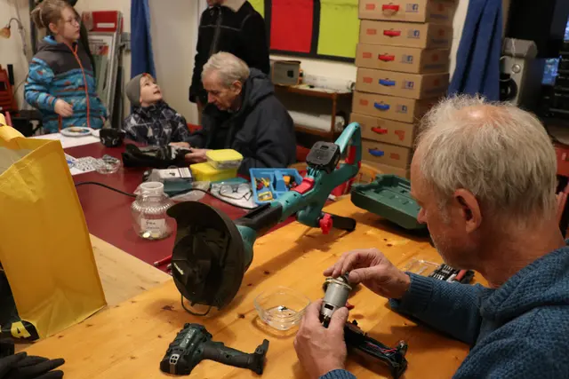 Beim Reparaturcafé im Bahnhofsgebäude Unter Purkersdorf wurde fleißig gewerkt.