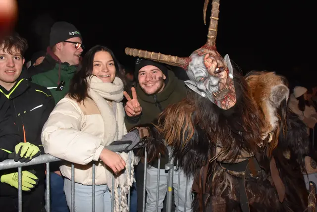 Ein heißer Abend mit den Burg Dämonen aus Windhaag bei Perg und den Oast Teifin aus Perg-Pregarten begeisterte Besucher-Massen aus dem ganzen Bezirk im Sportzentrum Pabneukirchen.  | Foto: Zinterhof
