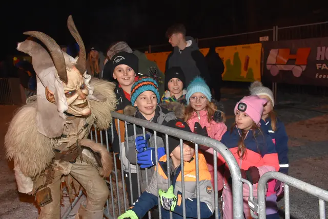 Ein heißer Abend mit den Burg Dämonen aus Windhaag bei Perg und den Oast Teifin aus Perg-Pregarten begeisterte Besucher-Massen aus dem ganzen Bezirk im Sportzentrum Pabneukirchen.  | Foto: Zinterhof