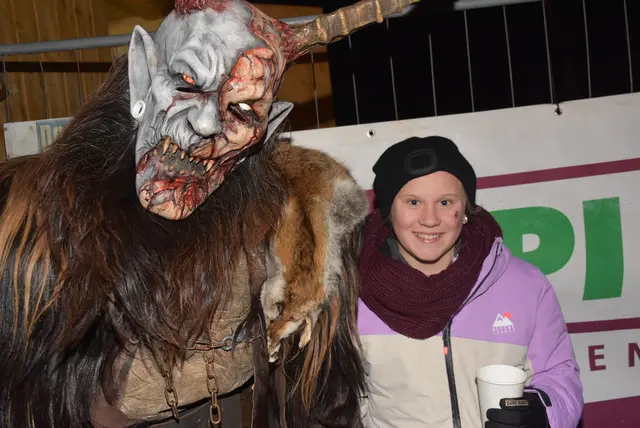 Ein heißer Abend mit den Burg Dämonen aus Windhaag bei Perg und den Oast Teifin aus Perg-Pregarten begeisterte Besucher-Massen aus dem ganzen Bezirk im Sportzentrum Pabneukirchen.  | Foto: Zinterhof