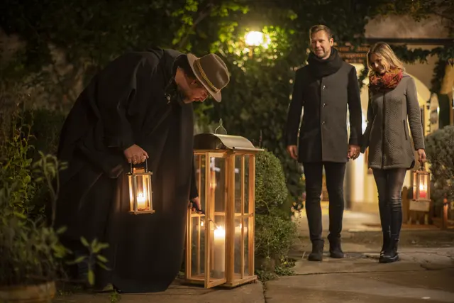 Vom 29. November bis 6. Jänner sind 13 Nachtwächter unterwegs, die die Kerzen entzünden und später wieder löschen. | Foto: Bernhard Bergmann