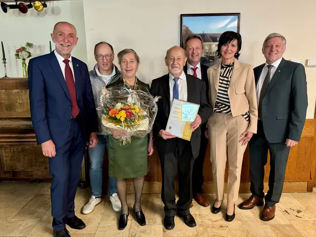 Josef Schaden, Wolfgang Heider, Leopoldine und Franz Heider, Peter und Sonja Heider, Günther Prinz (v.l.). | Foto: Marktgemeinde Schweiggers