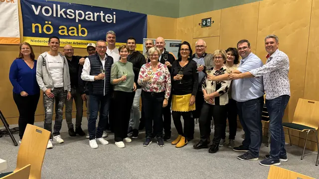 Die Band Austrohits sowie NÖAAB-Obmann GGR Franz Ambichl, VizeBGM Erika Zeh, GR Michael Filz,  GR Michaela Waxenegger, GR Franz Hagenauer, GR Alexander Zeh, Bettina Kocevar und Anton Waxenegger und weitere engagierte Mitglieder des NÖAAB Pyhra-Wald trugen zu einem gelungenen Abend bei und konnten viele begeisterte Gäste, wie BGM Monika Fischer, begrüßen.