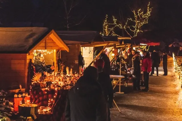Der Seezauber Neumarkt am Wallersee lädt auch heuer wieder zum stimmungsvollen Verweilen an den vier Adventwochenenden ein. | Foto: Neuhofer