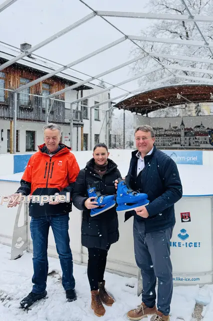 Bürgermeister Gerhard Lindbichler (Vorderstoder) mit Corinna Polz /Geschäftsführerin Tourismusverband Pyhrn-Priel - Bad Hall - Steyr und die Nationalparkregion und Bürgermeister Bernhard Rieser aus Windischgarsten (v.li.) | Foto: Pyhrn-Priel/Rumplmayr   