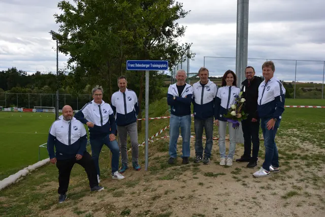 Christoph Androsch, Herbert Wagner, Gerhard Pfeisinger, Franz Dobesberger, Friedrich Pigall, Barbara Falkensammer, Andreas Trappl und Gerhard Lamatsch (v.l.)  | Foto: USV Windigsteig