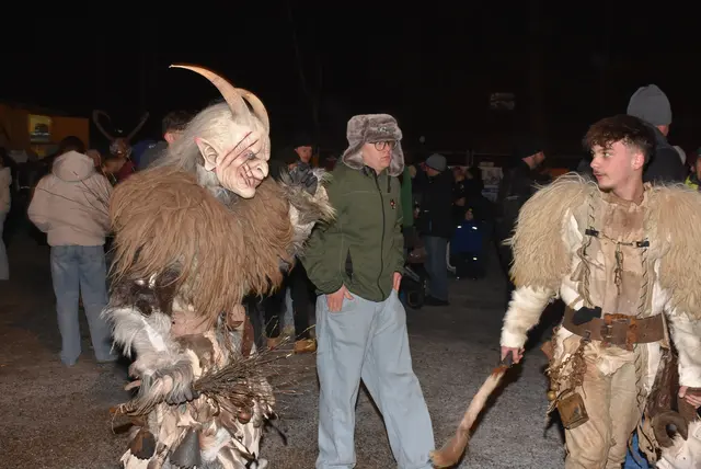 Ein heißer Abend mit den Burg Dämonen aus Windhaag bei Perg und den Oast Teifin aus Perg-Pregarten begeisterte Besucher-Massen aus dem ganzen Bezirk im Sportzentrum Pabneukirchen.  | Foto: Zinterhof