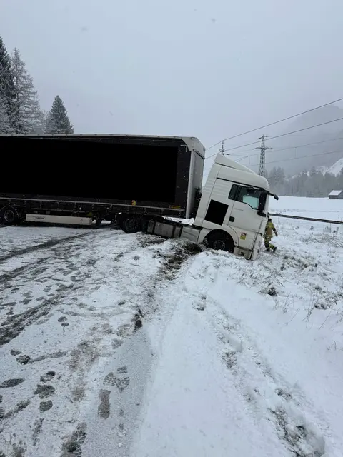Lkw-Bergung in Radstadt. | Foto: Feuerwehr Radstadt