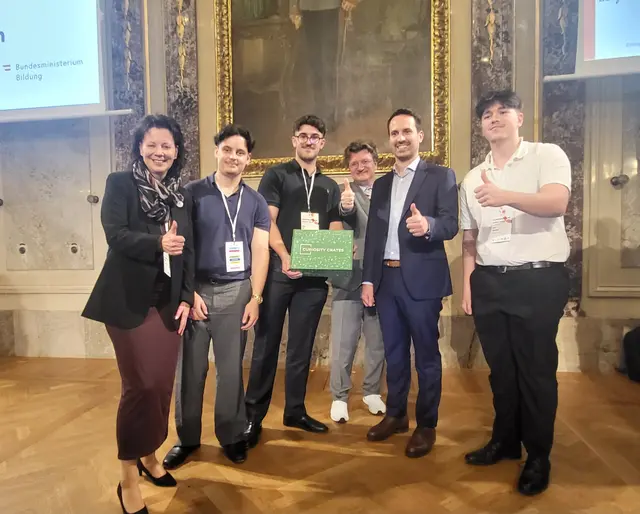 Das erfolgreiche bebruck-Team mit Bildungsminister Christoph Wiederkehr (NEOS, 2. v.r.) | Foto: bebruck