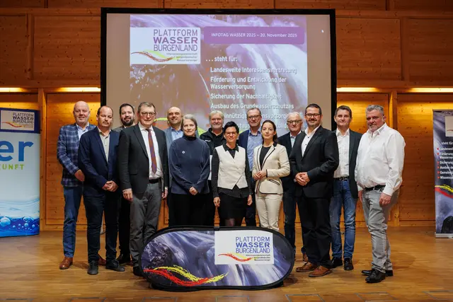 Obmann PWB Helmut Herlicska mit seinen beiden Stellvertretern Christian Portschy und Christian Zörfuss, DI Anna Selitsch (Büroleiterin ÖVGW), Helga Kromp-Kolb (BOKU), Bürgermeister Ernst Edelmann (Obmann WLV NB) und weitere Mitglieder der Plattform Wasser Burgenland | Foto: Plattform Wasser Burgenland/APA-Fotoservice/Hollunder