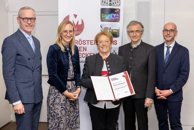 Othmar Nagl, Margot Nazzal, Maria Kammerhuber, Reinhold Klinger und Klaus Landa  (von links) bei der Übergabe der Dankesurkunde. | Foto: erblehner.com