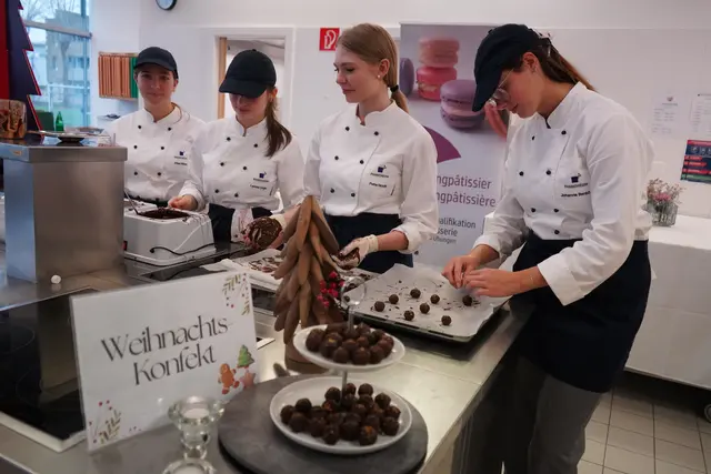 Weihnachtliche Vorbereitungen in der Patisserie | Foto: Andrea Glatzer