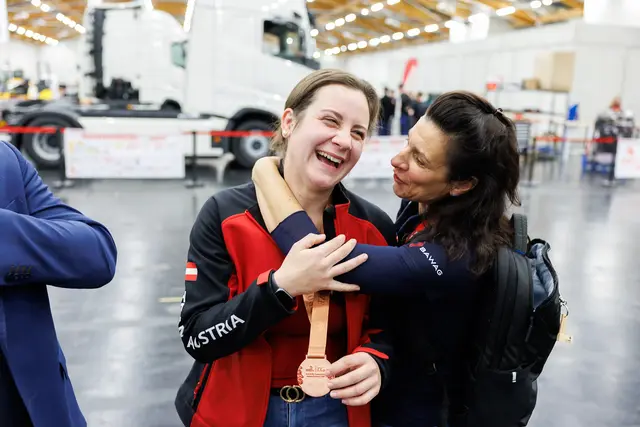 Fehler bei EuroSkills: Floristin Sophie Bretterklieber rückte auf den dritten Platz und freute sich über eine die Bronzemedaille. | Foto: SkillsAustria