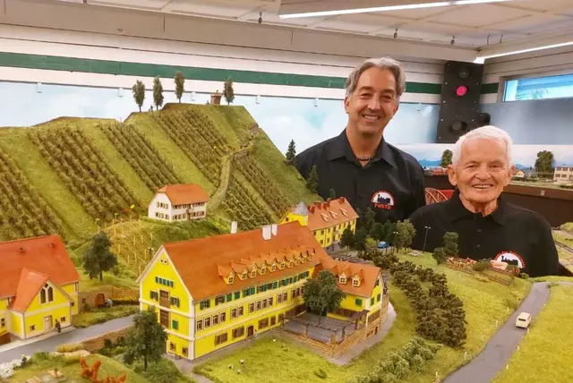 Das Werk ist vollbracht: Die Baumeister Dietmar Zweydick aus Tillmitsch und Rupert Koch aus Lieboch | Foto: Freunde der Sulmtalbahn