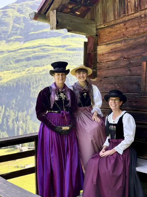 Margret Hauser, Astrid Weninger und Ylvie Krenslehner sind die Gründerinnen der Trachten.Werkstatt Außerfern. | Foto: privat