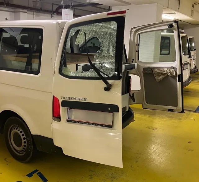 Mehrere Dienstfahrzeuge des Landes OÖ wurden mutwillig beschädigt. | Foto: Land OÖ